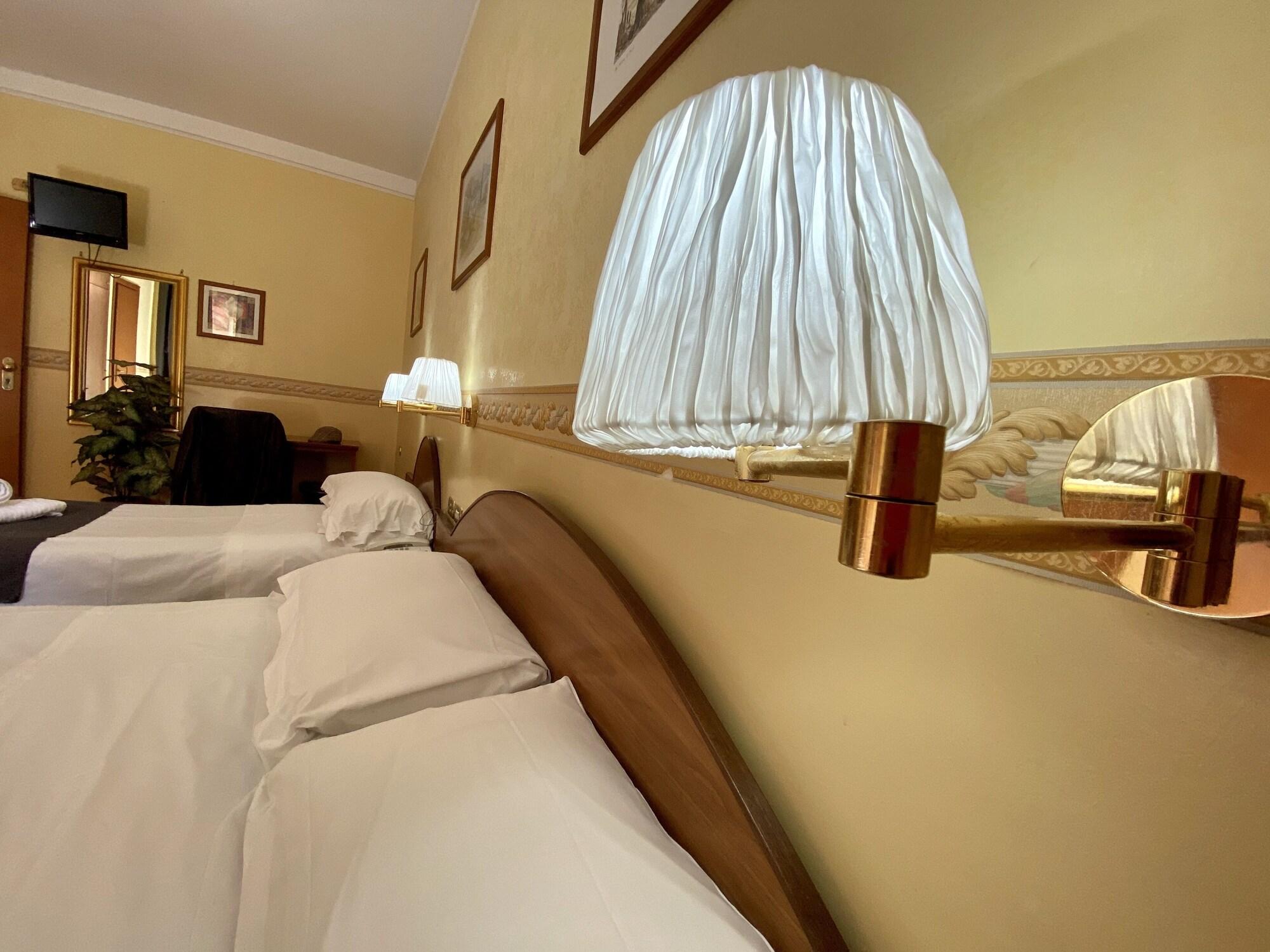רומא Hotel Resi מראה חיצוני תמונה