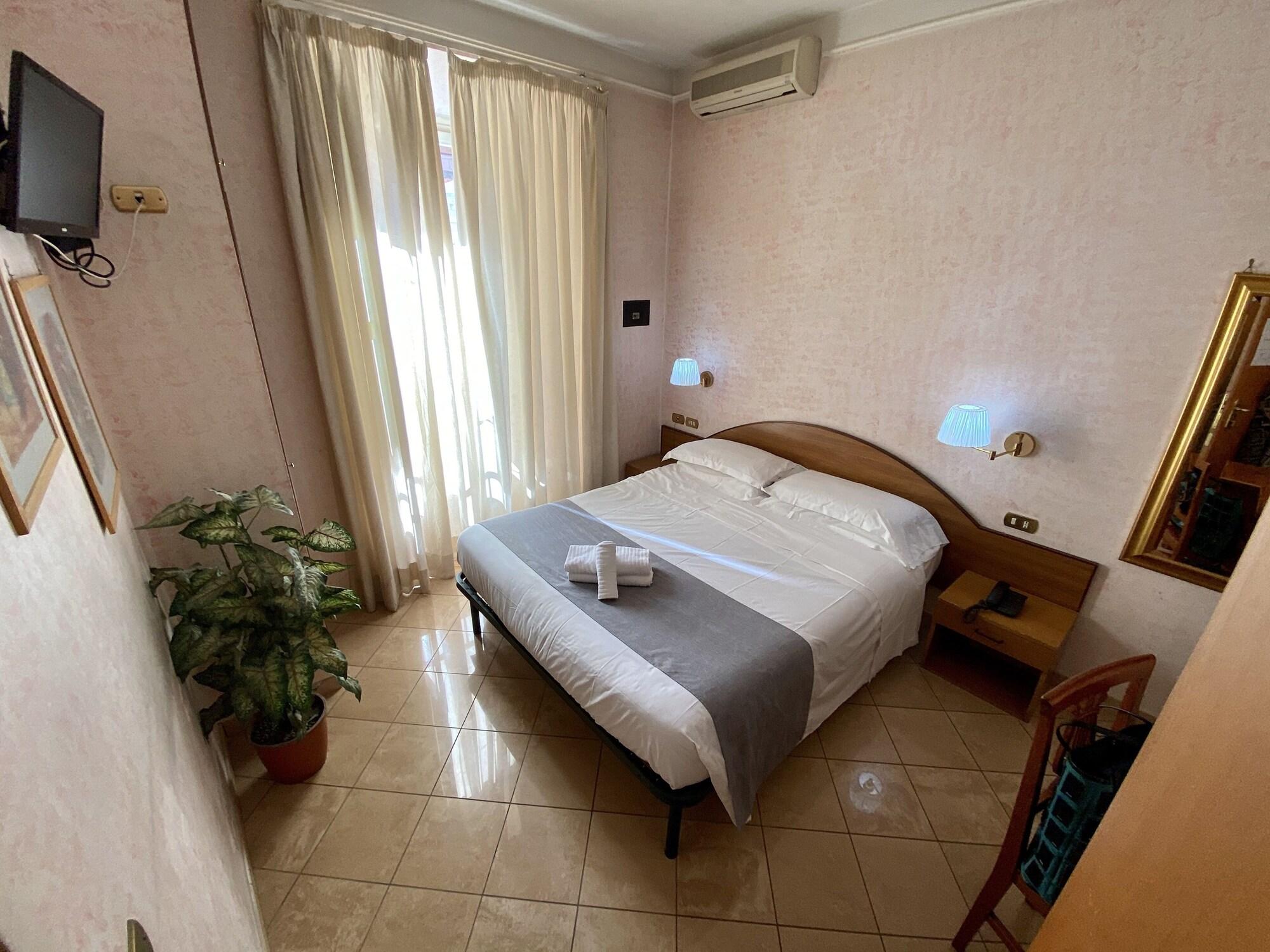 רומא Hotel Resi מראה חיצוני תמונה